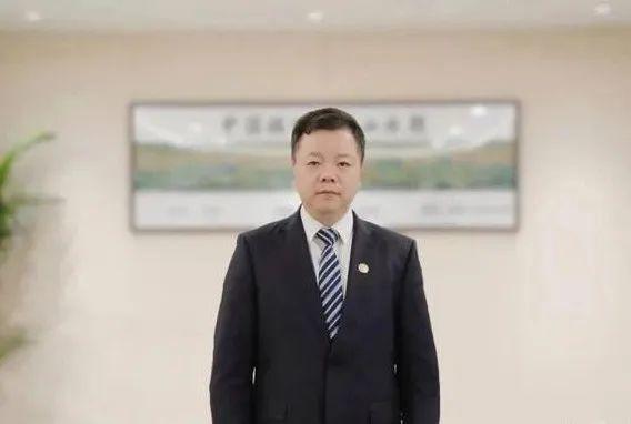 全国政协委员,中国核电党委书记、董事长卢铁忠 全国政协委员,中国核电党委书记、董事长卢铁忠